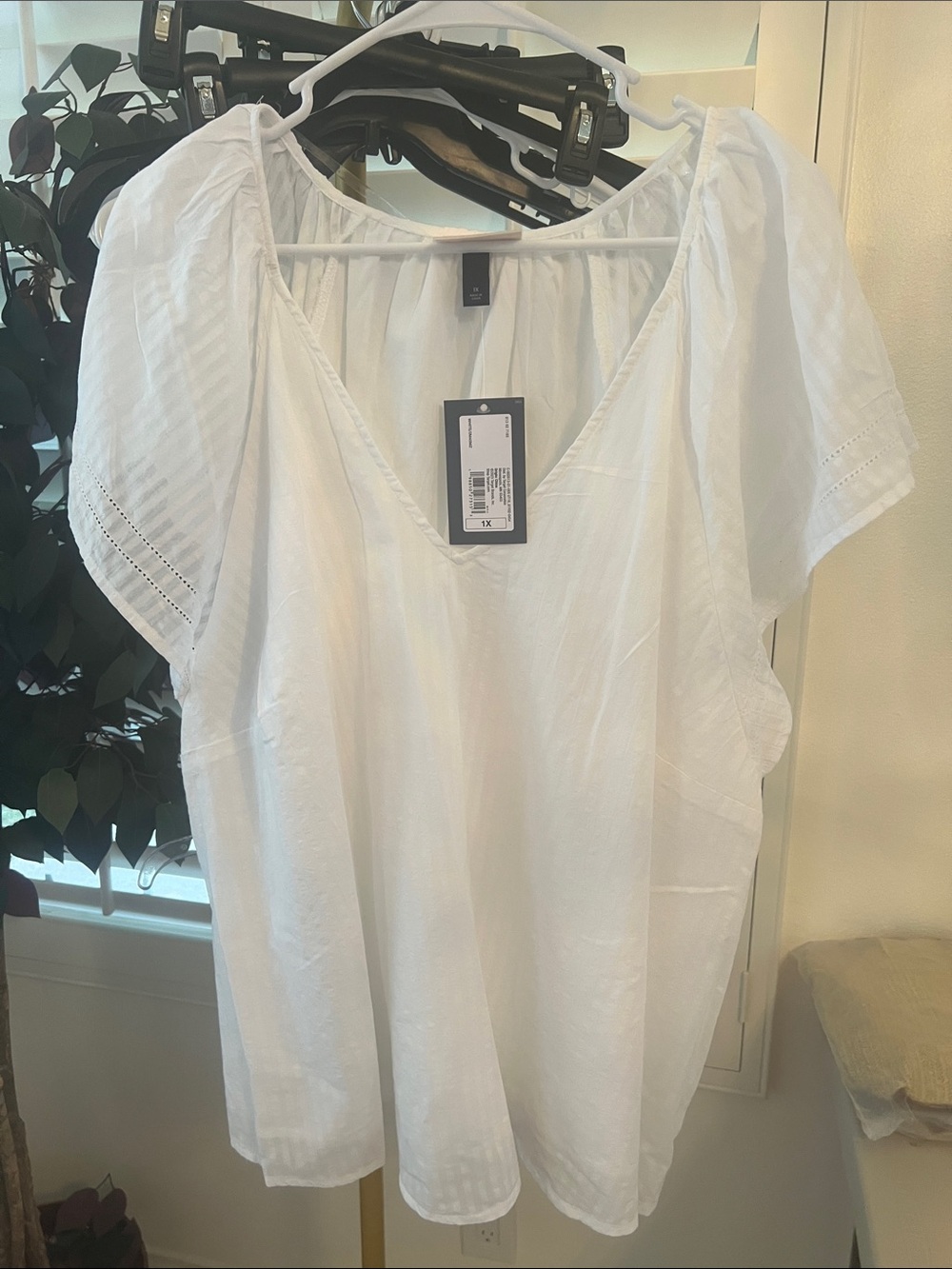 Universal Thread White V-Neck Flutter Sleeve Blouse